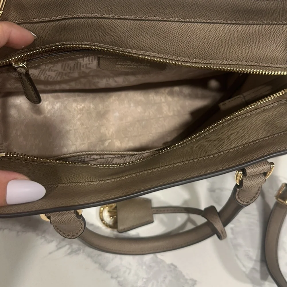 Michael Kors Dillon purse - Picture 5 of 7